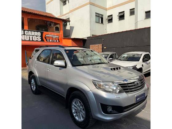 TOYOTA HILUX SW4 3.0 SRV 4X4 16V TURBO INTERCOOLER DIESEL 4P AUTOMÁTICO